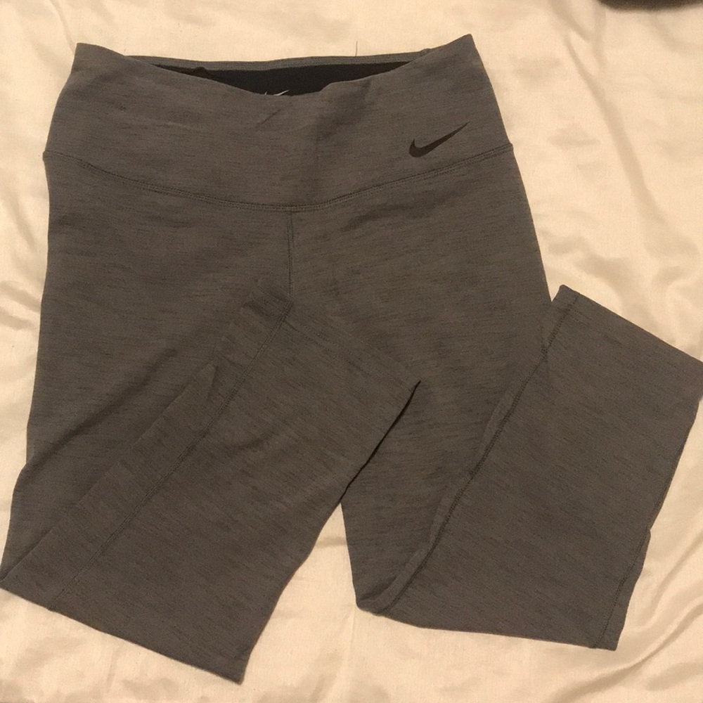 NWOT Nike workout capris (dri-fit)